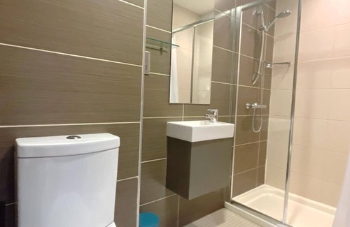 Newcastle-upon-Tyne Apartment | HNFC Stays - Business En-Suit