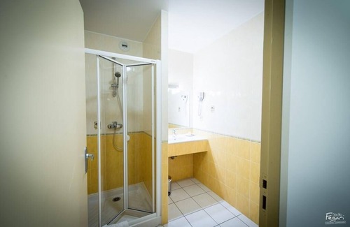 Saint-Geniez-d'Olt Hotel | Hotel Le Lion D'or