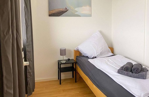 Zwickau Apartment | HÖ01 large apartment with dryer and washing machine