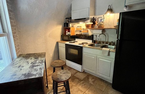 Slater House | Hobbit Hideaway - Do Something Different!