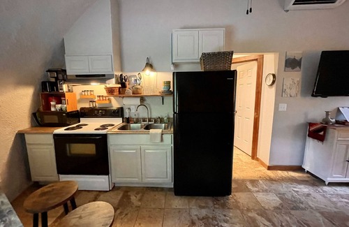 Slater House | Hobbit Hideaway - Do Something Different!