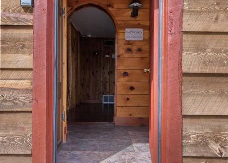 Custer House | Hobbit Hole Cathedral Spires View BHBungalows #3
