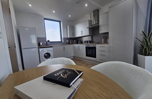 Waltham Forest Condo | Hobson Woods Apartments - 1 bedroom Penthouse