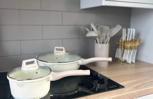 Waltham Forest Condo | Hobson Woods Apartments - 1 bedroom Penthouse