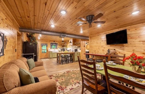 Broken Bow House | Hochabow-Creek side-Pond-Earth and Berm Home-Unique
