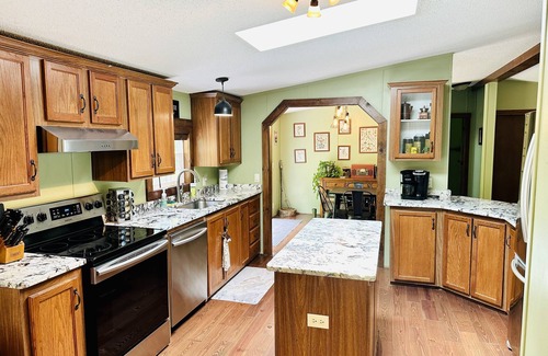 Rockbridge Cabin | Hocking Hills Cabin- private hot tub, hiking trail, caves, fire pit, pool table