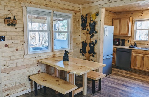 Laurelville Cabin | ⧫Hocking Hills Honey Bear, Amazing 7 mile views, hot tub, Bearific!⧫