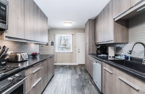 Schaumburg House | Hoffman Estates FHS Rental