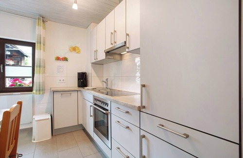 Feldberg House | Holiday Home 'Am Blumengässle' with Shared Garden, Balcony and Wi-Fi
