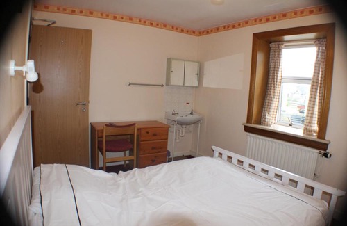Central Aberdeen House | Holburn Guesthouse