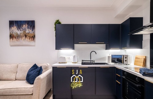 Central Aberdeen Apartment | Holburn Hideaway-SJA Stays-Luxury 2 Bed Apartment