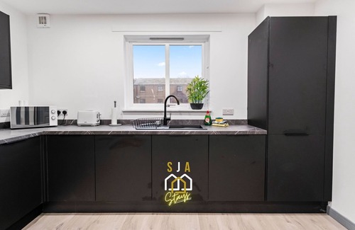 Central Aberdeen Apartment | Holburn Residence - SJA Stays - Modern 3 Bed