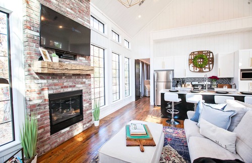 Hochatown House | Holder Hill Honeymoon Cabin