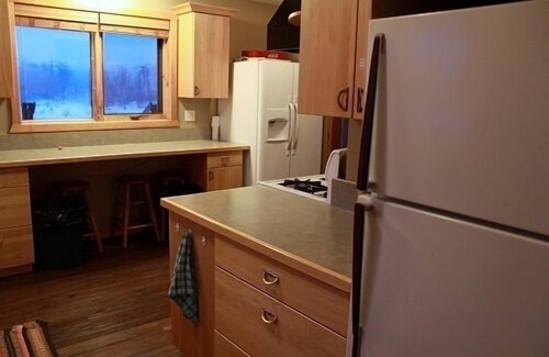Mountain View Cabin | Holds Small Or Large Groups, Sleeps up to 40, 8 Bedrooms, Separate Basement Suit