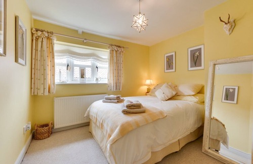 Cley next the Sea House | Hole Cottage - Two Bedroom House, Sleeps 4