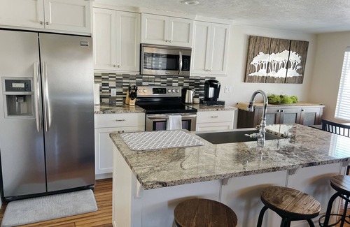 Escalante House | Hole in the Rock Inn - Newly remodeled for post adventure relaxation!
