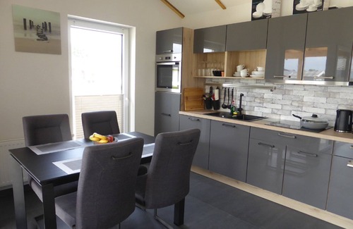 Butjadingen House | Holiday Home 'Ferienhaus Nordwind G3 Premium' with Private Terrace, Private Garden and Wi-Fi