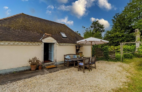 La Boissiere-d’Ans House | Holiday Home 'Salle De Musique' with Mountain View, Shared Pool and Wi-Fi