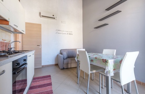 Barcellona Pozzo di Gotto House | Holiday Home 'Josephine' with Sea View, Balcony & A/C