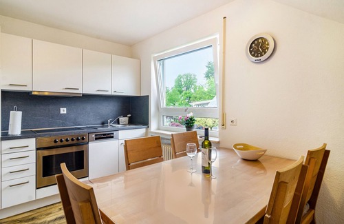 Lippertsreute Apartment | Holiday Apartment "Am Birnbaum" with Beautiful Balcony and Wi-Fi