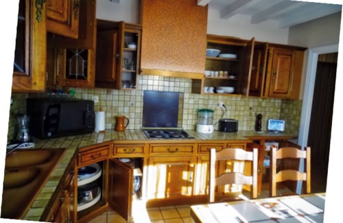 Besse-en-Chandesse House | Holiday Home 'Villa Nina' with Private Terrace, Private Garden and Wi-Fi
