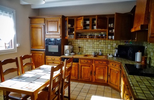 Besse-en-Chandesse House | Holiday Home 'Villa Nina' with Private Terrace, Private Garden and Wi-Fi