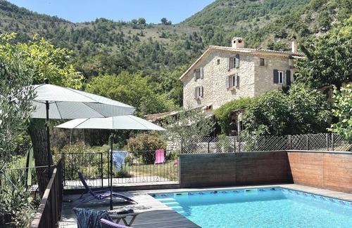 Saint-Ferreol-Trente-Pas House | Holiday Home 'Mas De Charme - Les Angelettes' with Mountain View, Pool and Wi-Fi