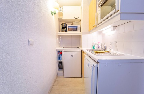 Saint-Francois-Longchamp Apartment | Holiday Apartment "Sfl 1 Couchages" with Balcony, Shared Pool & Wi-Fi
