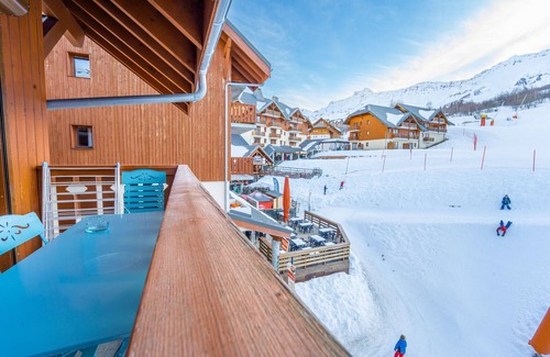 Saint-Francois-Longchamp Apartment | Holiday Apartment "Sfl 1 Couchages" with Balcony, Shared Pool & Wi-Fi