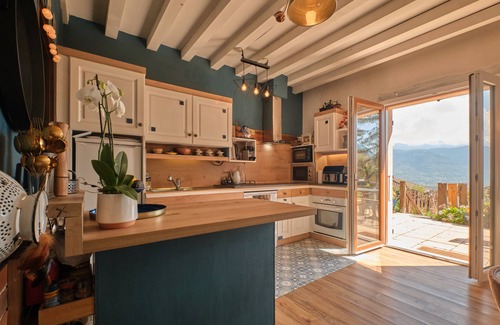 Saint-Vincent-de-Mercuze House | Holiday Home 'Saint Vincent De Mercuze' with Mountain View, Private Pool and Wi-Fi