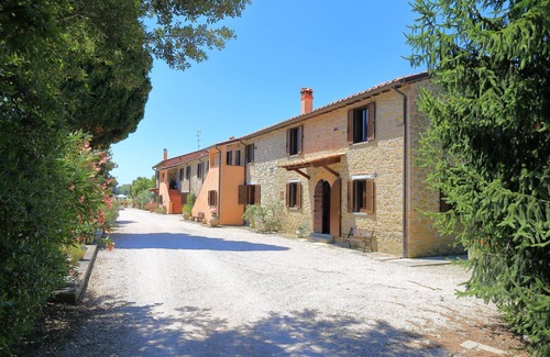 Passignano sul Trasimeno House | Holiday apartment in farmhouse - Melograno - Residenze San Martino