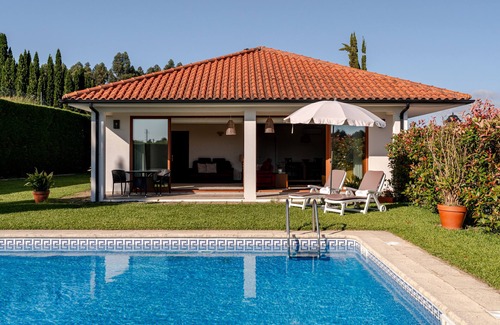 Agilde House | Holiday Home 'Quinta Do Outeirinho - Deluxe' with Mountain View, Wi-Fi and Air Conditioning
