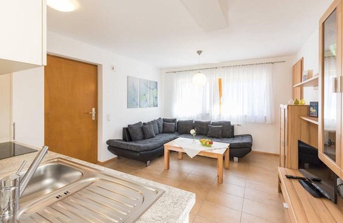 Herdwangen Schoenach Apartment | Holiday Apartment “Lauser UG” in Quiet Area with Wi-Fi & Terrace