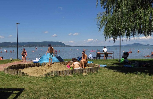 Balatonmariafurdo Apartment | Holiday apartment with large balcony, only 250 m from the beach