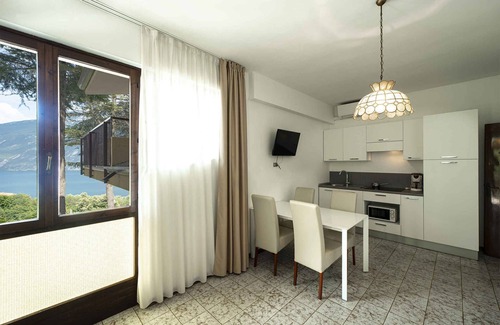 Limone sul Garda Apartment | Holiday apartment with balcony or terrace, air conditioning and pool