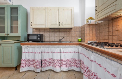 Sant'Anna Arresi Apartment | Holiday Apartment "Sapposentu de Dinu" with Wi-Fi, Terrace & Garden