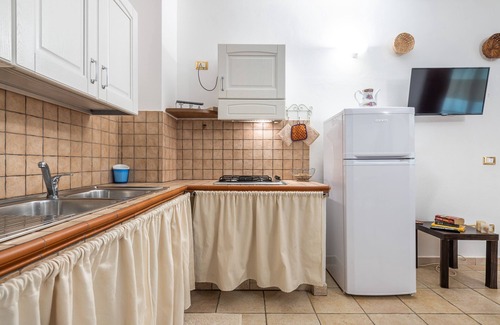 Sant'Anna Arresi Apartment | Holiday Apartment "Sa Domu de Dinu" with Wi-Fi, Terrace & Garden
