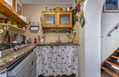 Seccheto Apartment | Holiday Apartment "Casetta Delle Mimose" with Sea View, Private Terrace & Wi-Fi