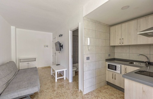 Playa San Juan Apartment | Holiday Apartment “Albatros” in Playa San Juan with Mountain View and Balcony