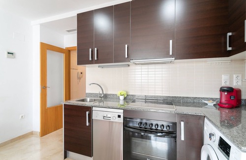 Elche Apartment | Holiday Apartment "10 Minutos De La Playa" with Wi-Fi