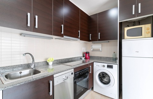 Elche Apartment | Holiday Apartment "10 Minutos De La Playa" with Wi-Fi