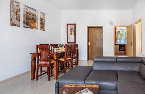 Region Hannover District Apartment | Holiday Apartment 2 with Private Terrace, Private Garden and Wi-Fi