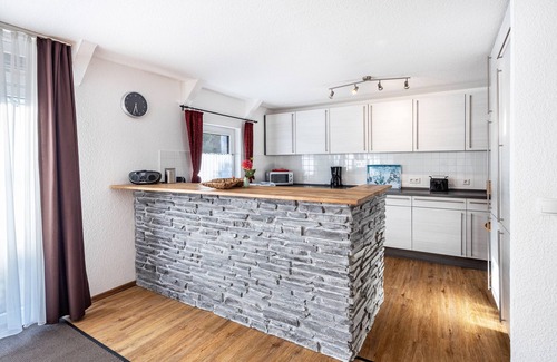 Region Hannover District Apartment | Holiday Apartment 5 with Private Terrace, Private Garden and Wi-Fi