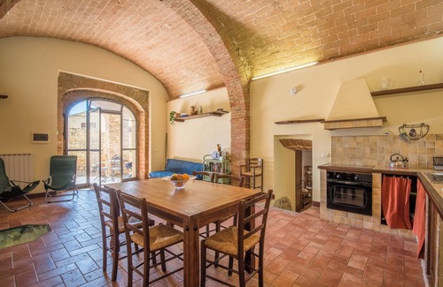 Montegabbro Apartment | Holiday Apartment "Arianna" with Terrace & Wi-Fi