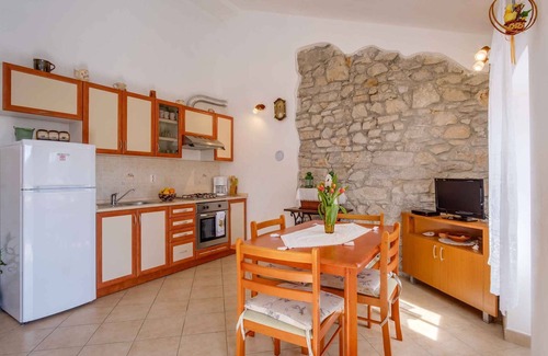 Sveti Jakov Apartment | Holiday apartment air conditioning and Internet in a quiet location