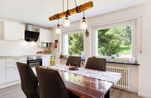 Hundsbach Apartment | Holiday Apartment at Vogelhaus with Mountain View, Private Terrace and Wi-Fi