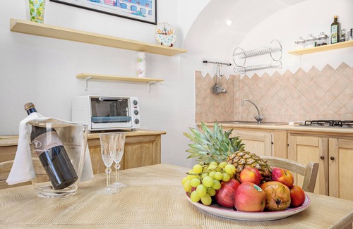 La Conia Apartment | Holiday Apartment 'Blue House Laconia' with Sea View, Balcony & Air Conditioning
