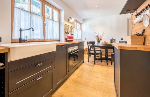 Bressanone Apartment | Holiday Apartment "Binderhof Apt Untn" with Mountain View, Shared Garden and Wi-Fi