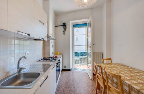 Arenzano Apartment | Holiday Apartment "Buonarroti - Arenzanohost" with Balcony & Wi-Fi