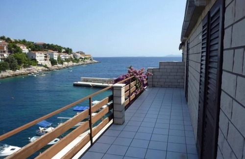 Zavalatica Apartment | Holiday apartment Cara for 1 - 4 persons with 2 bedrooms - Holiday apartment